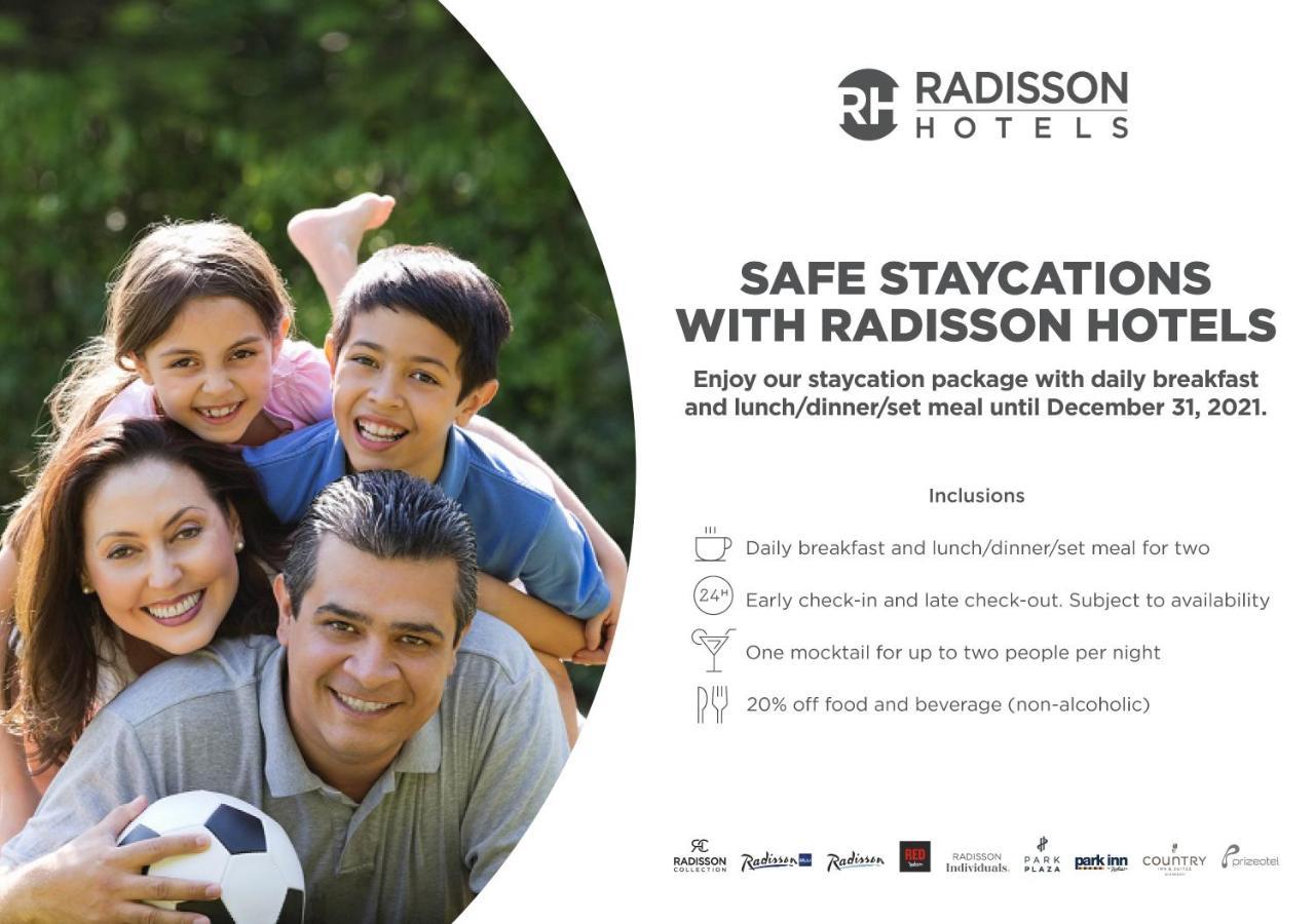 Radisson Blu Hotel, Большая Нойда Экстерьер фото A Radisson Hotels advertisement