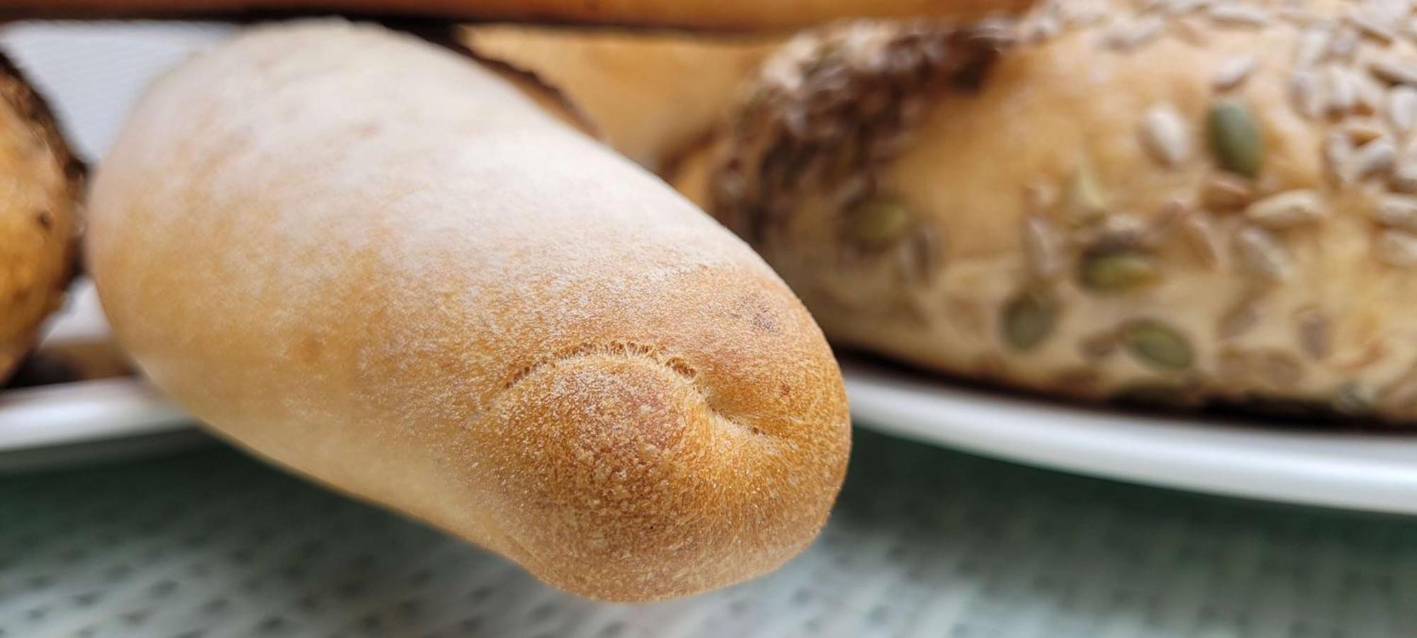 Radisson Blu Hotel, Большая Нойда Экстерьер фото A bread roll