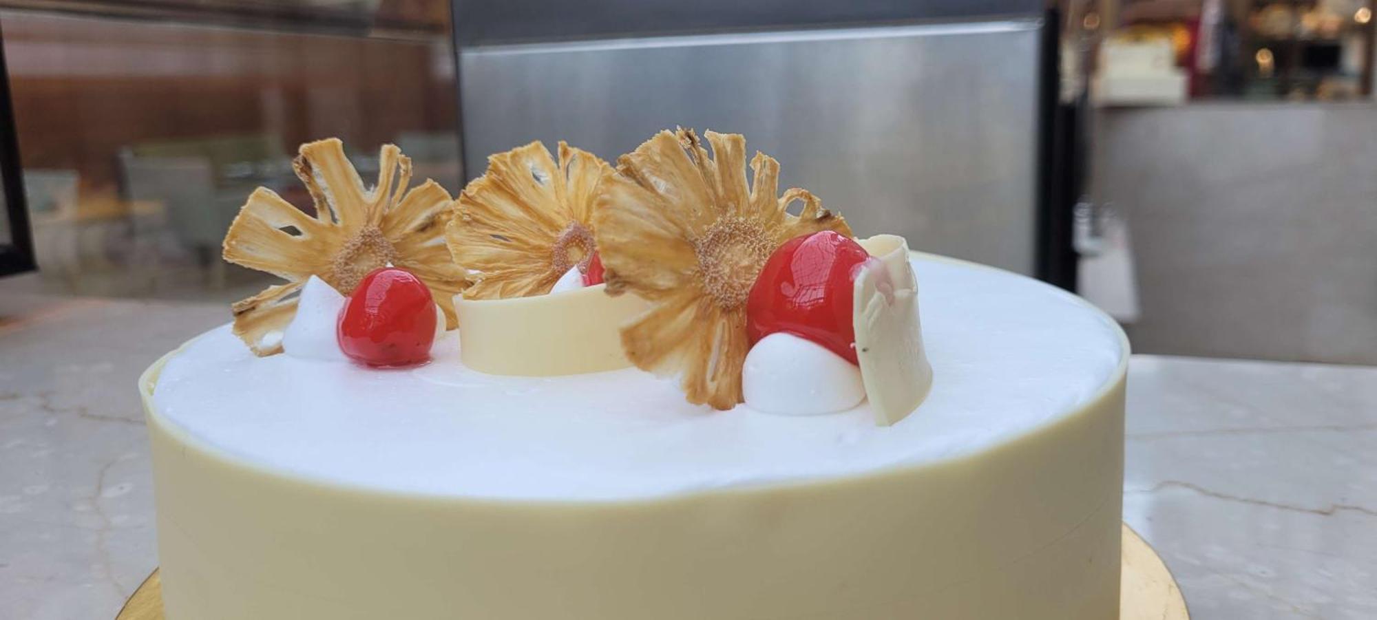 Radisson Blu Hotel, Большая Нойда Экстерьер фото A cake