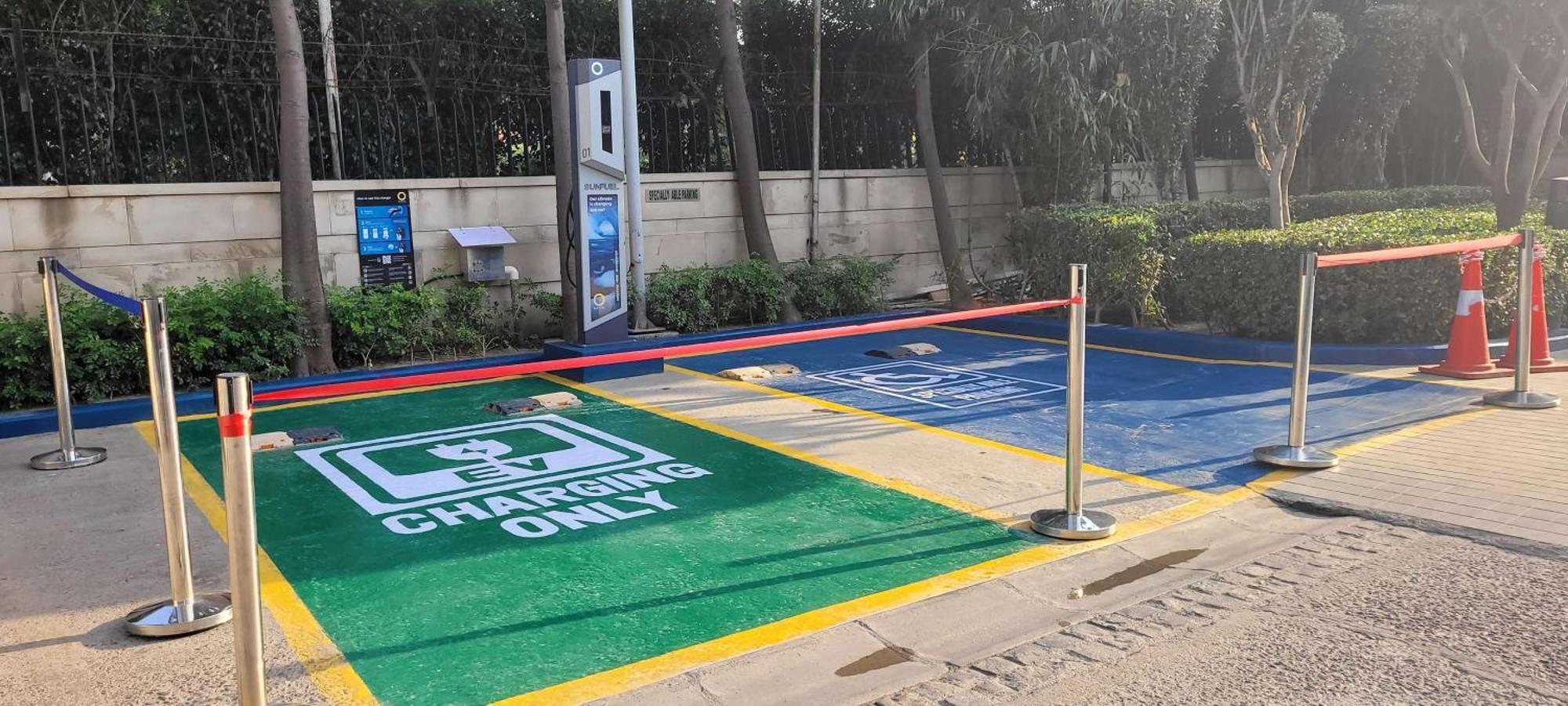Radisson Blu Hotel, Большая Нойда Экстерьер фото A shared bicycle station in Beijing