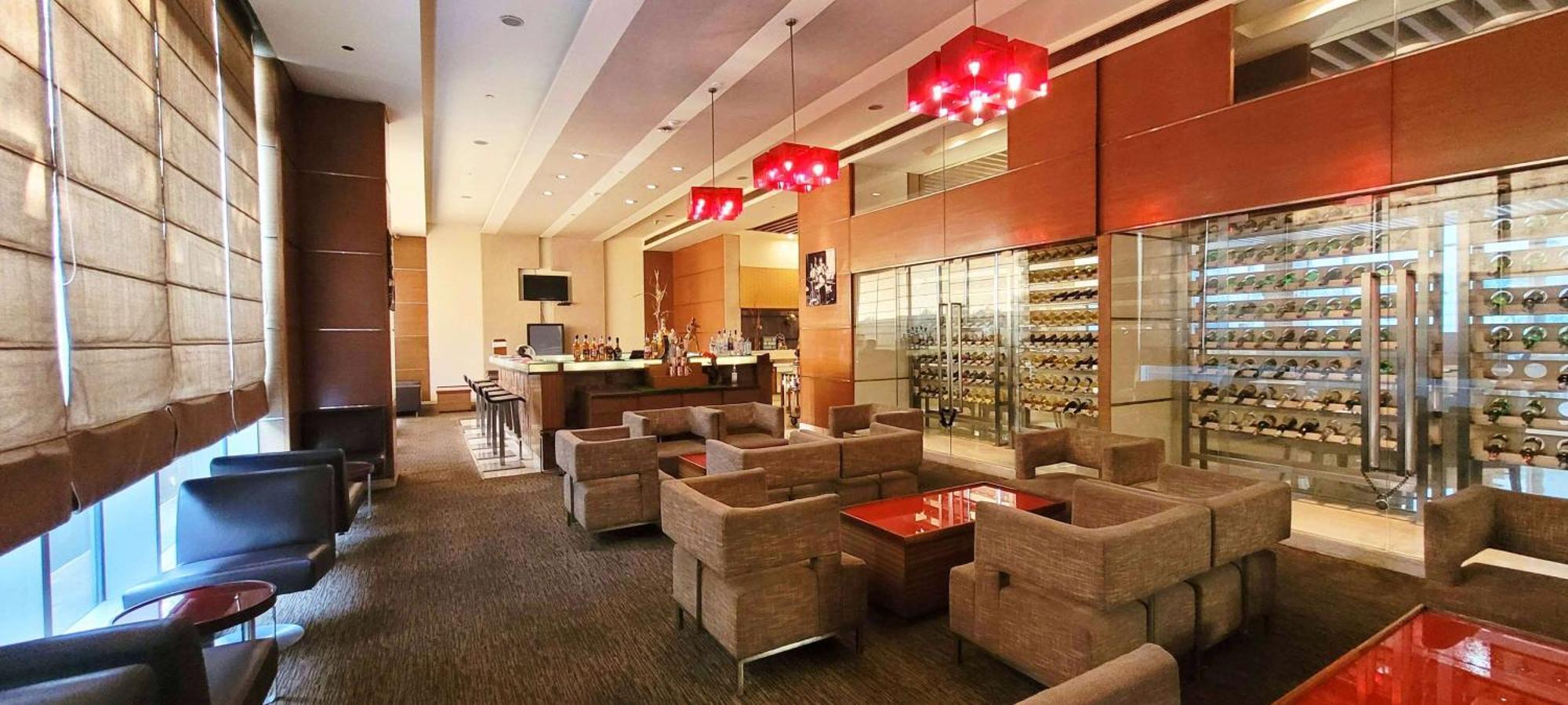 Radisson Blu Hotel, Большая Нойда Экстерьер фото The lounge at the airport