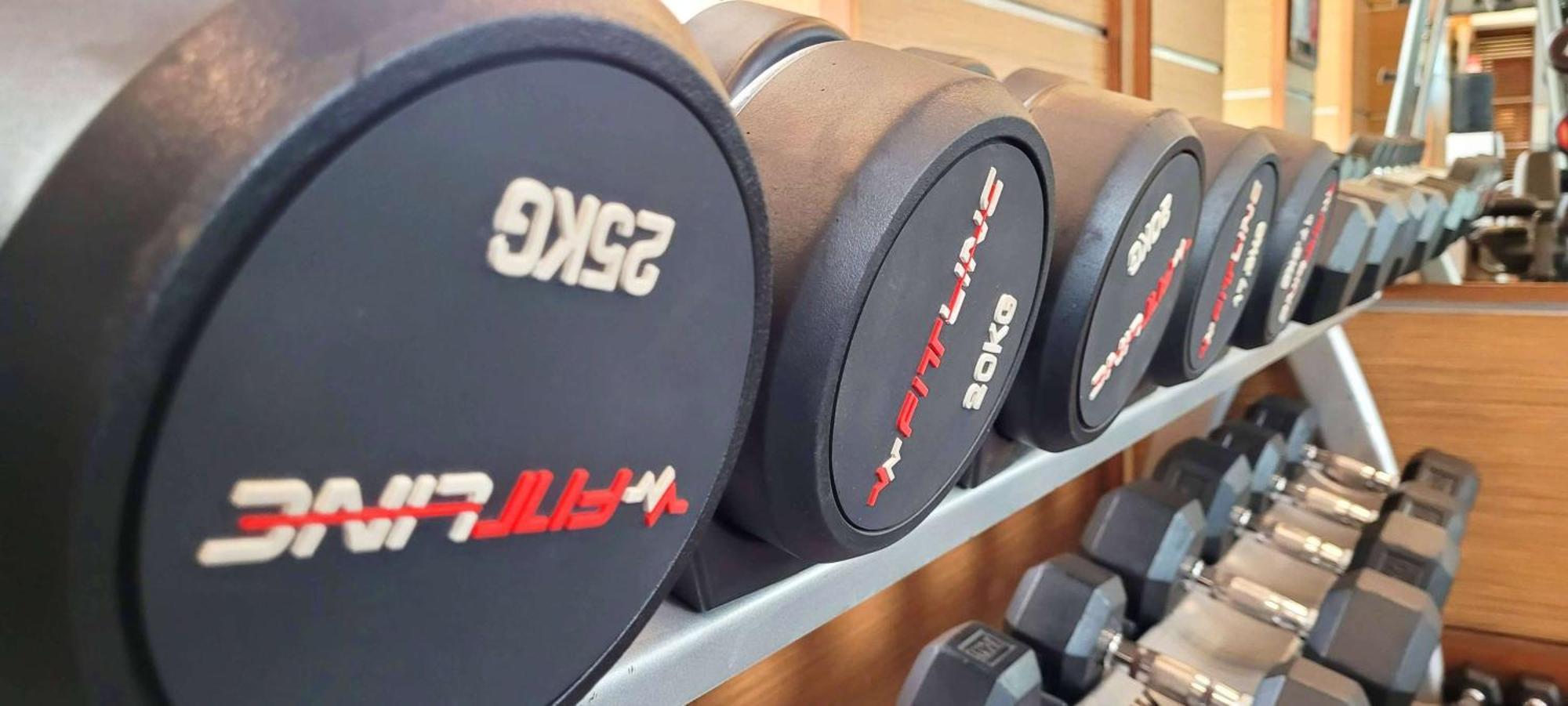 Radisson Blu Hotel, Большая Нойда Экстерьер фото Dumbbells