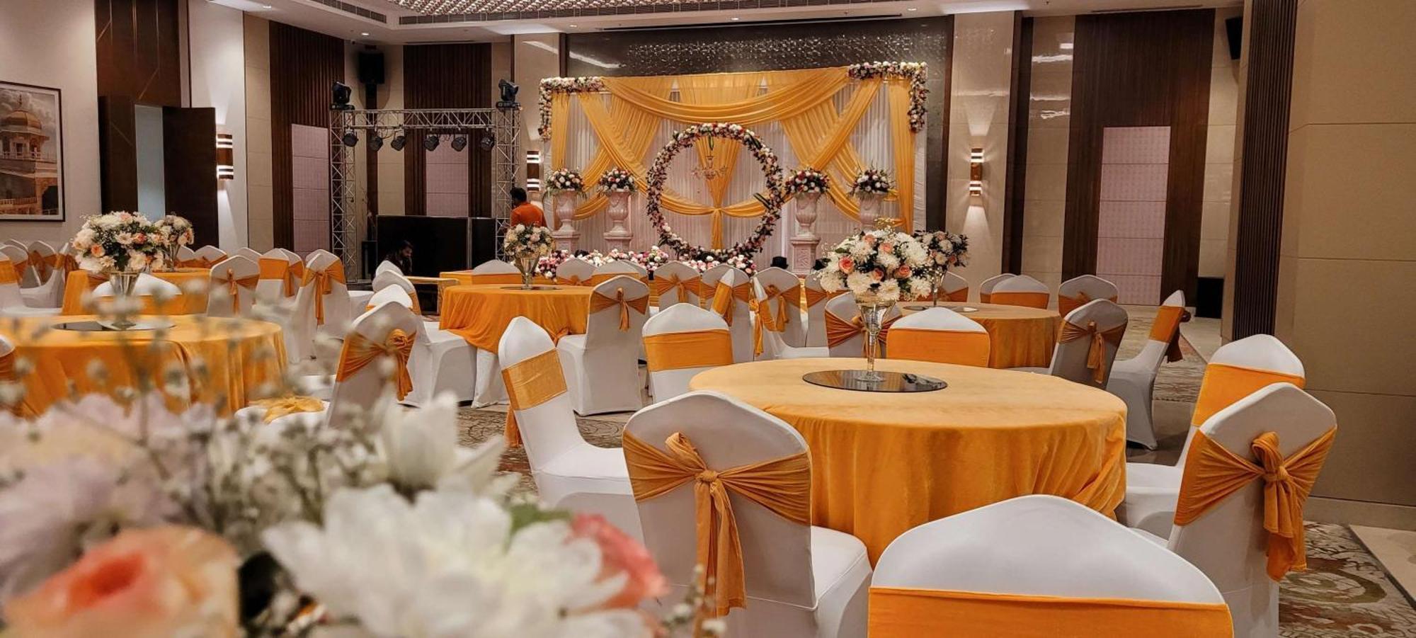 Radisson Blu Hotel, Большая Нойда Экстерьер фото A wedding reception at a hotel in India