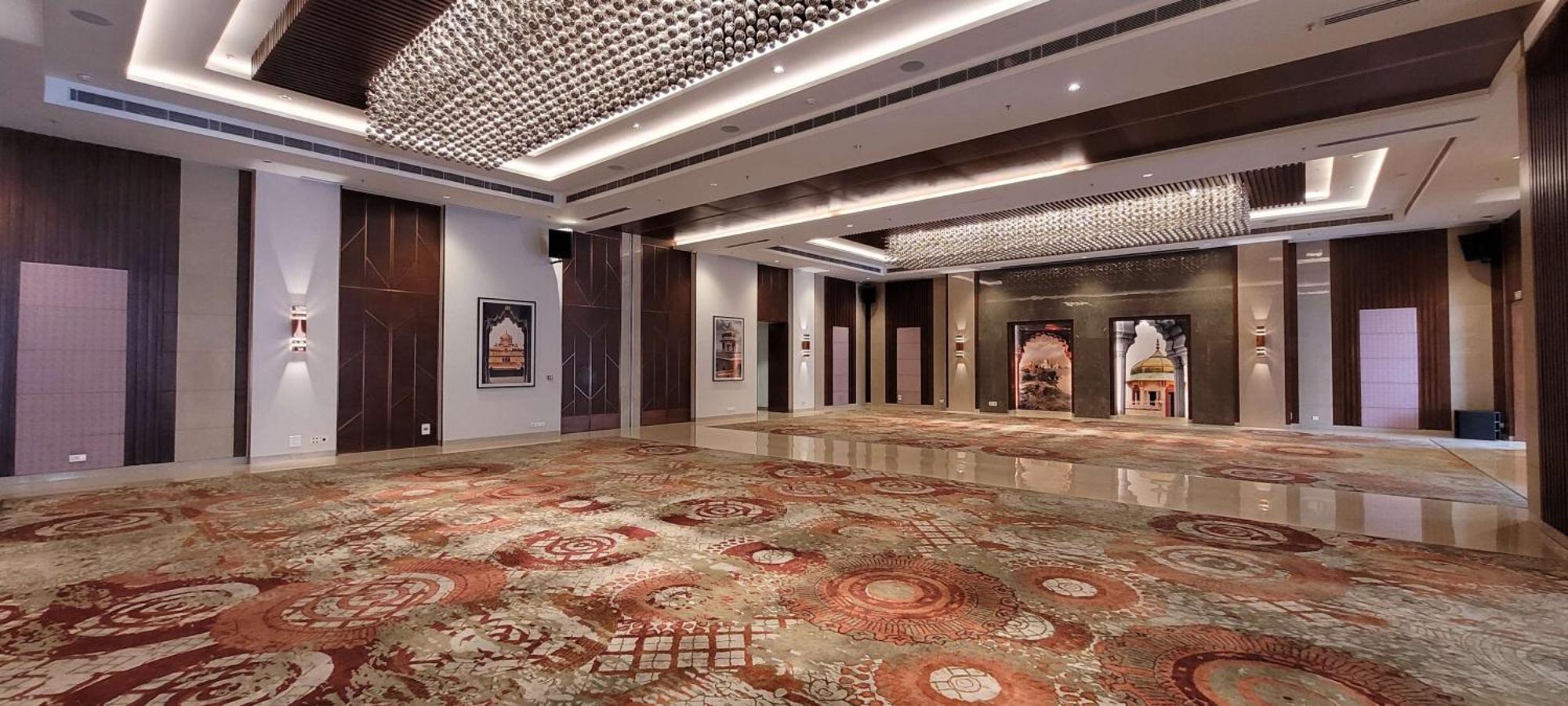 Radisson Blu Hotel, Большая Нойда Экстерьер фото The lobby of the hotel