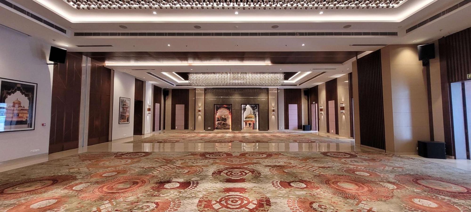 Radisson Blu Hotel, Большая Нойда Экстерьер фото The lobby of the hotel