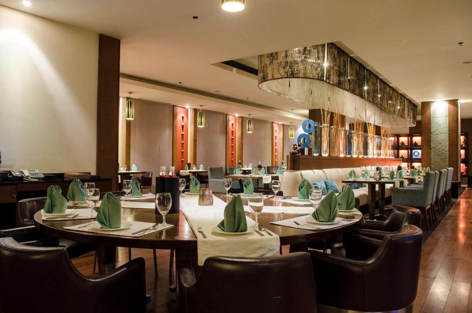 Radisson Blu Hotel, Большая Нойда Экстерьер фото The restaurant