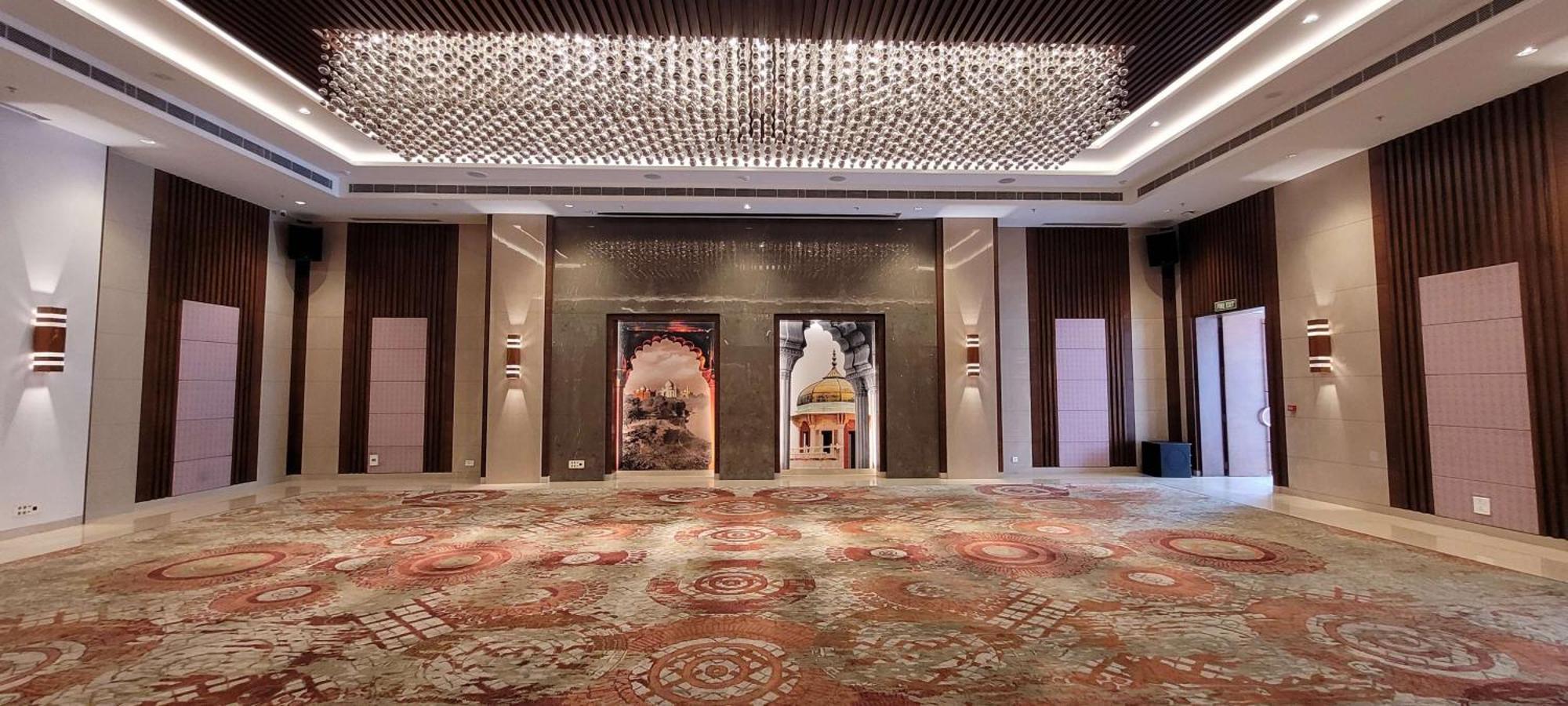 Radisson Blu Hotel, Большая Нойда Экстерьер фото The lobby of the hotel