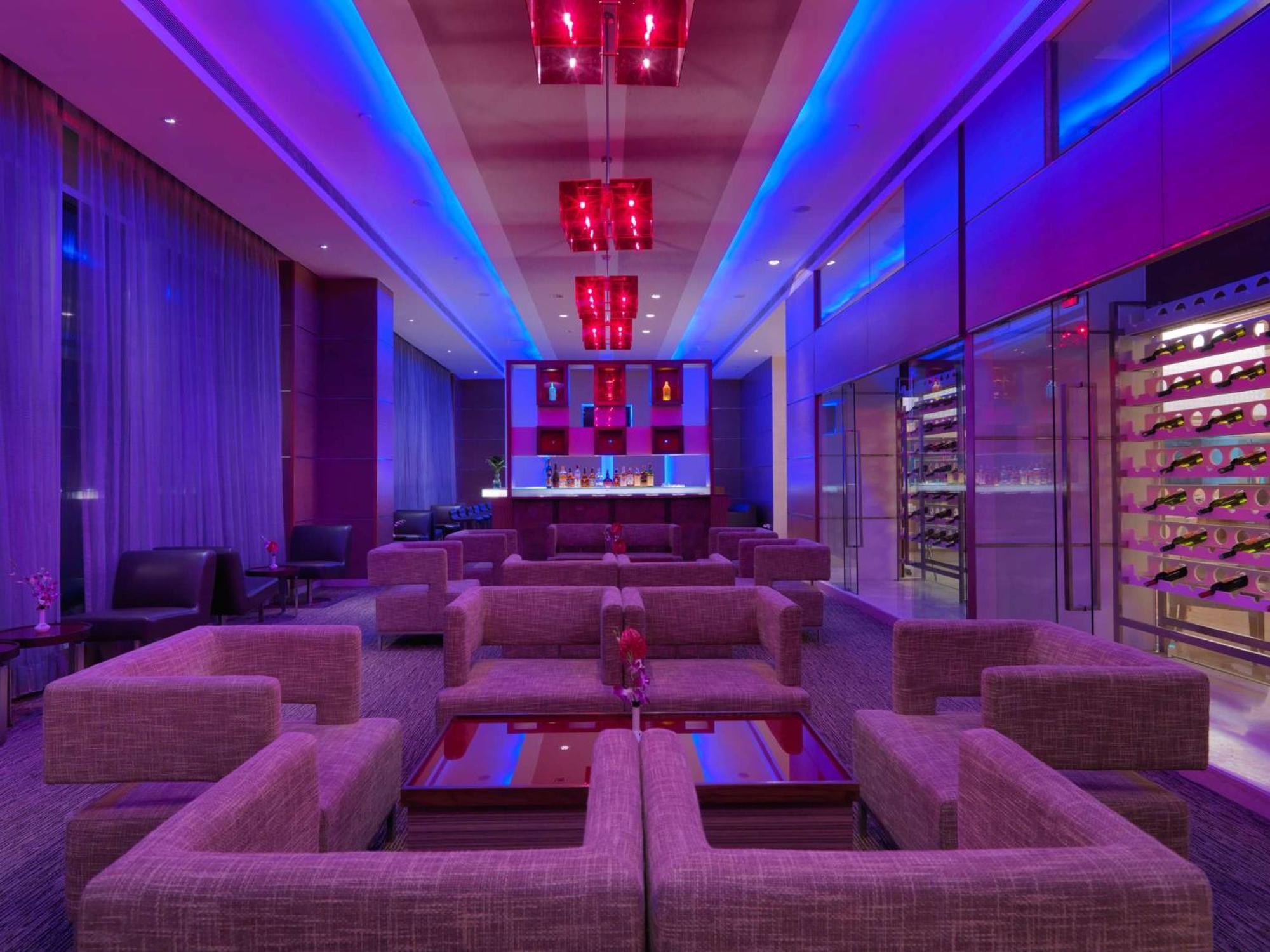 Radisson Blu Hotel, Большая Нойда Экстерьер фото The bar at the 101 lounge