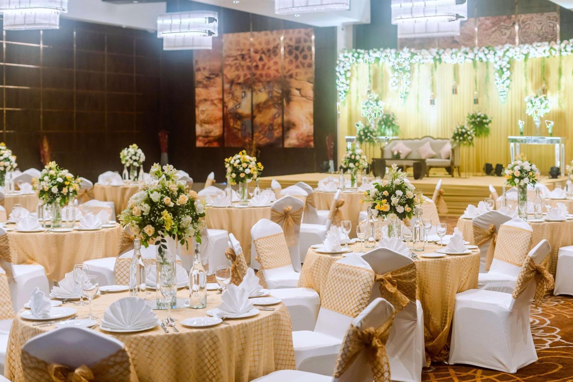 Radisson Blu Hotel, Большая Нойда Экстерьер фото The Grand Ballroom