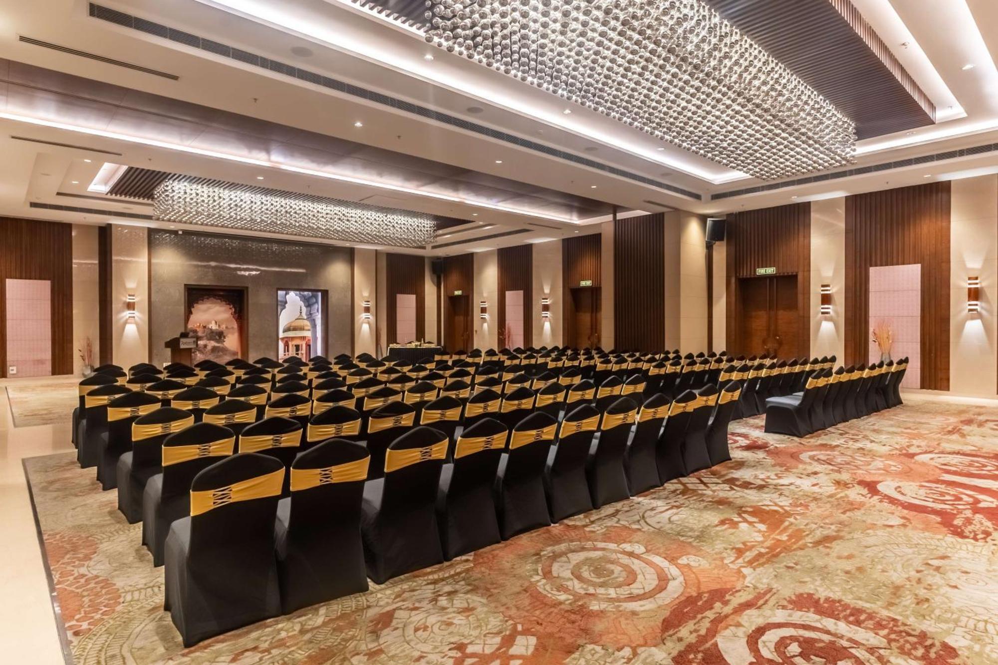 Radisson Blu Hotel, Большая Нойда Экстерьер фото The Grand Ballroom