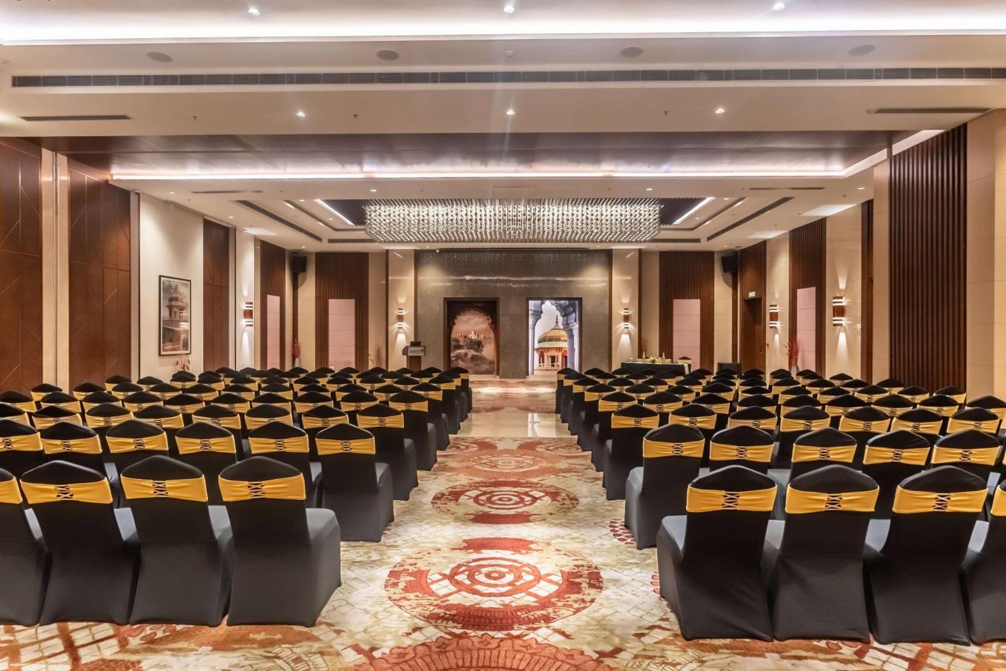 Radisson Blu Hotel, Большая Нойда Экстерьер фото The Grand Ballroom