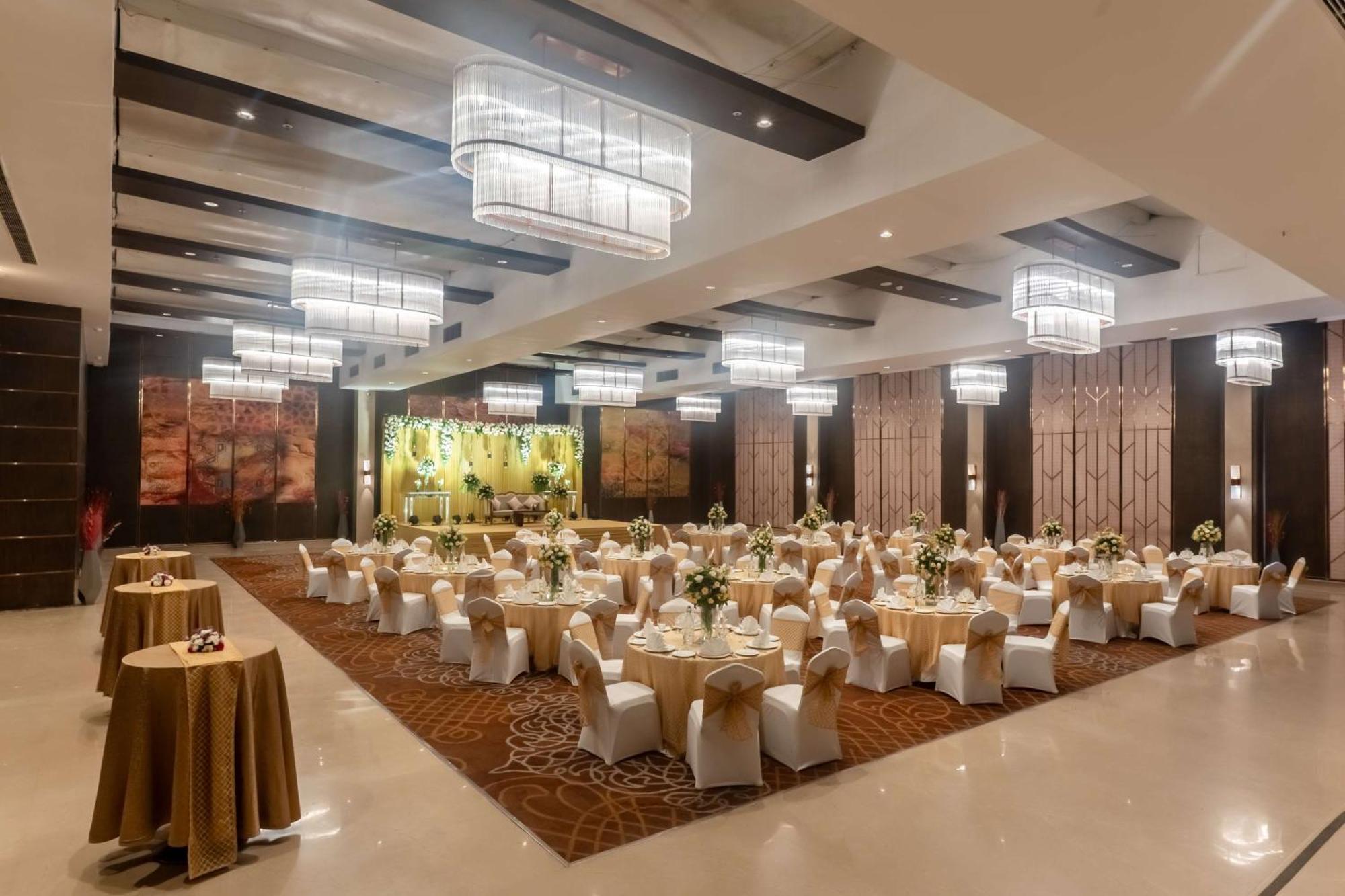 Radisson Blu Hotel, Большая Нойда Экстерьер фото The Grand Ballroom