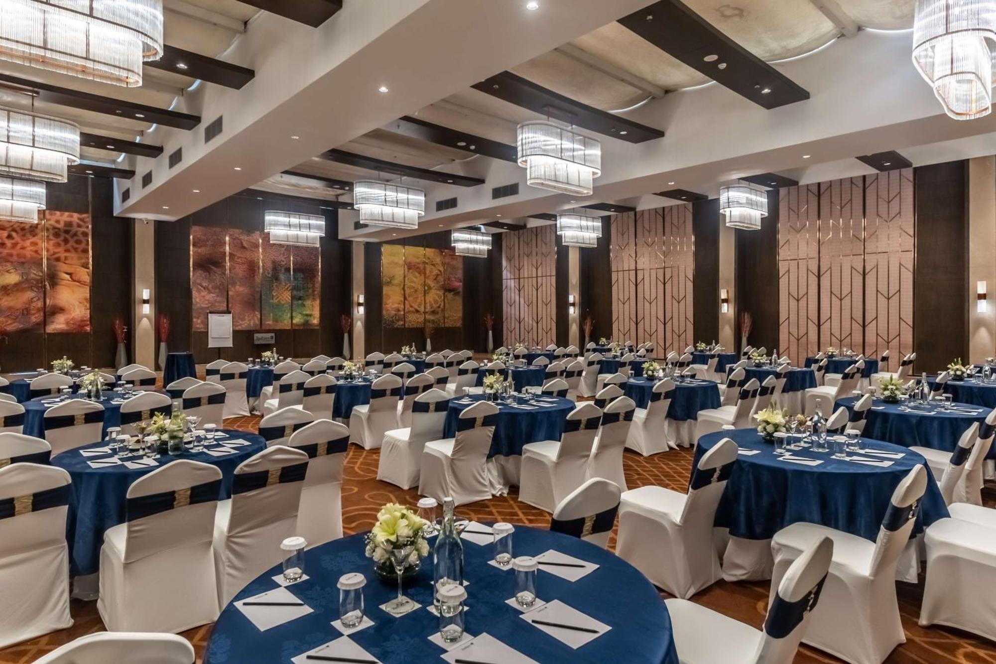 Radisson Blu Hotel, Большая Нойда Экстерьер фото The Grand Ballroom
