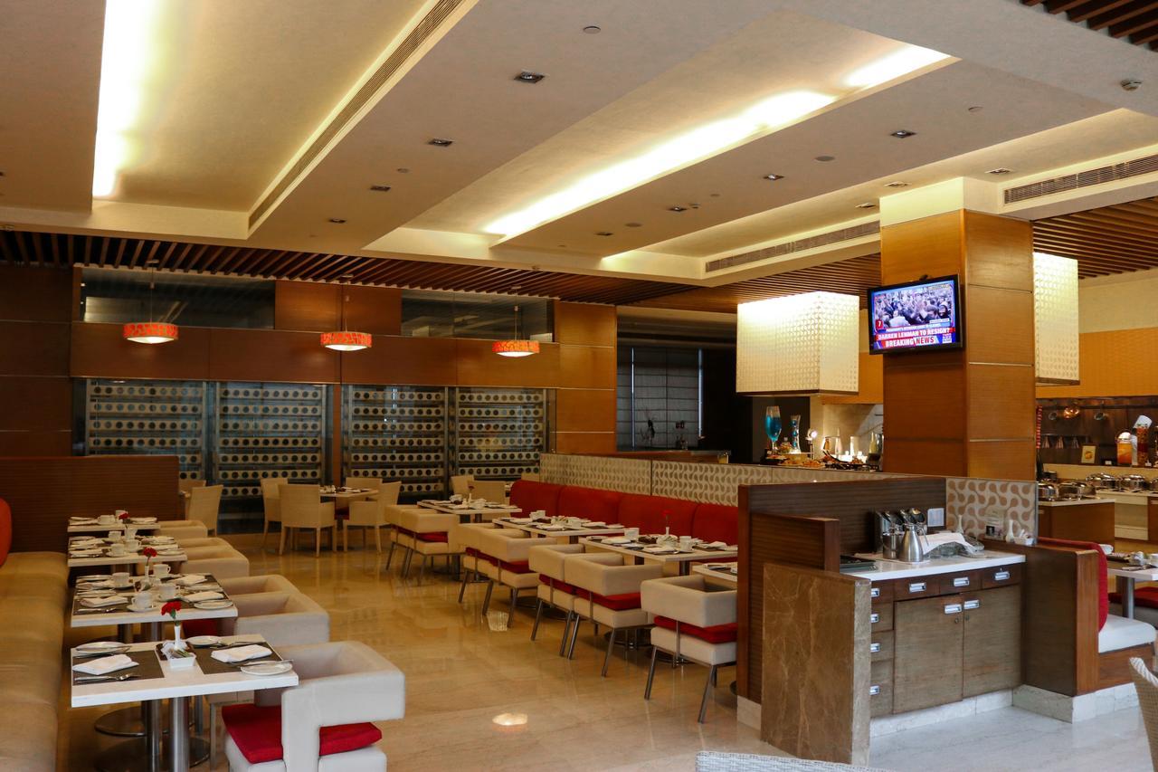Radisson Blu Hotel, Большая Нойда Экстерьер фото The interior of a typical buffet restaurant