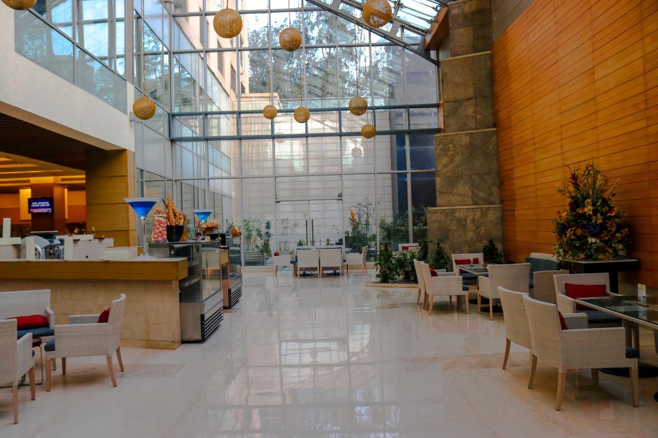 Radisson Blu Hotel, Большая Нойда Экстерьер фото The interior of the airport