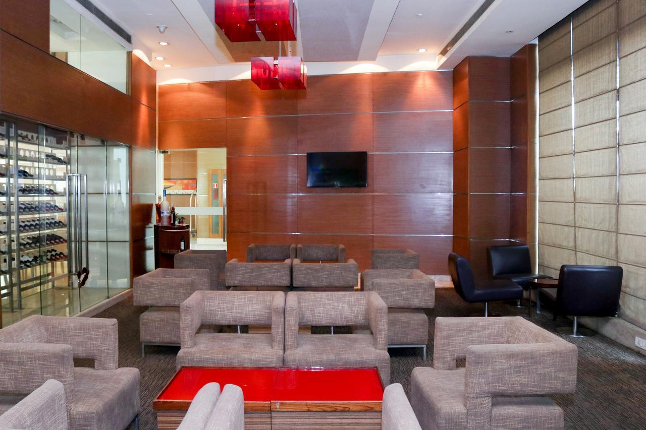 Radisson Blu Hotel, Большая Нойда Экстерьер фото The lounge at the airport