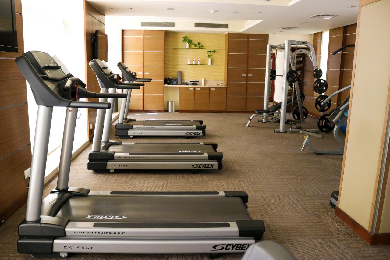 Radisson Blu Hotel, Большая Нойда Экстерьер фото A gym at a hotel