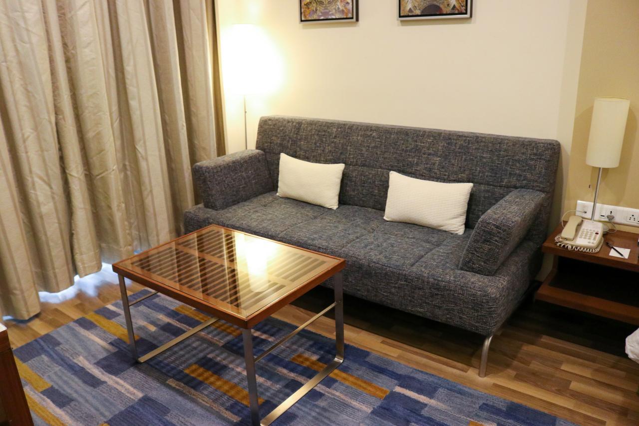 Radisson Blu Hotel, Большая Нойда Экстерьер фото A sofa