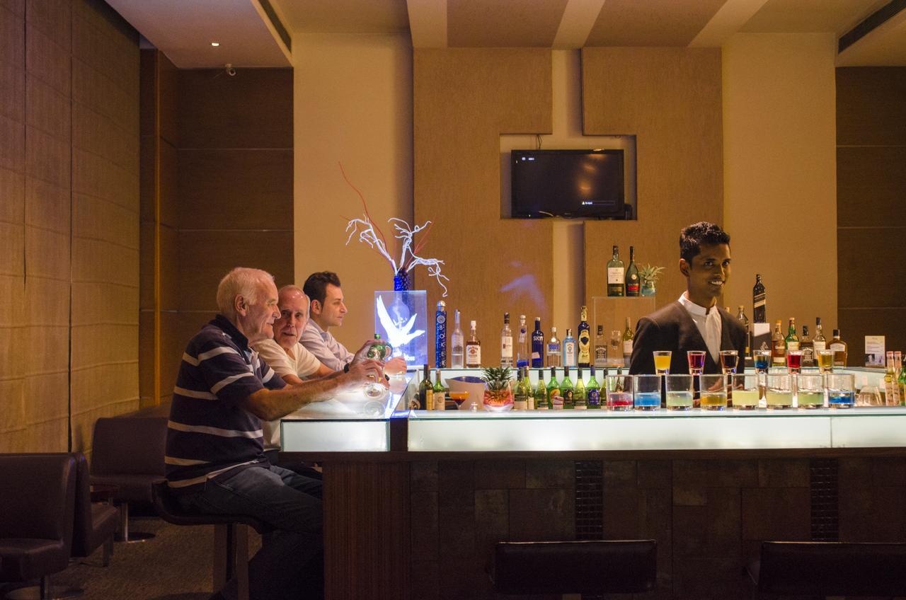 Radisson Blu Hotel, Большая Нойда Экстерьер фото A bar in a hotel